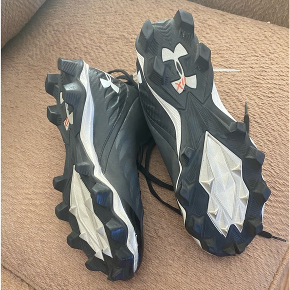 Under Armour Boys’ Size 6Y Baseball Cleats - Picture 3 of 4